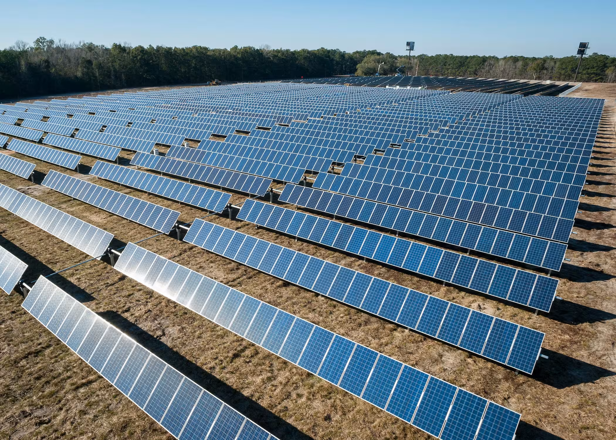 Teknisi energi surya profesional
